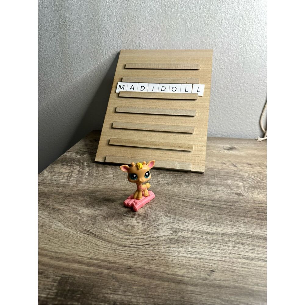 Littlest Pet Shop 2010 Giraffe Toy